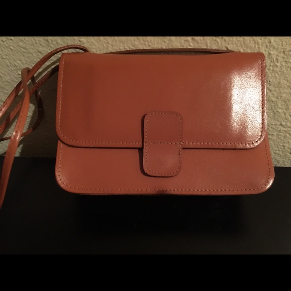 mundi Handbags - Camel colored leather crossbody bag